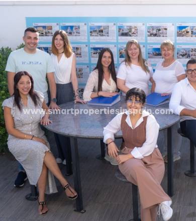 Welke diensten biedt SMART PROPERTIES u aan bij het kopen van een huis te koop in de urbanisatie La Marina?