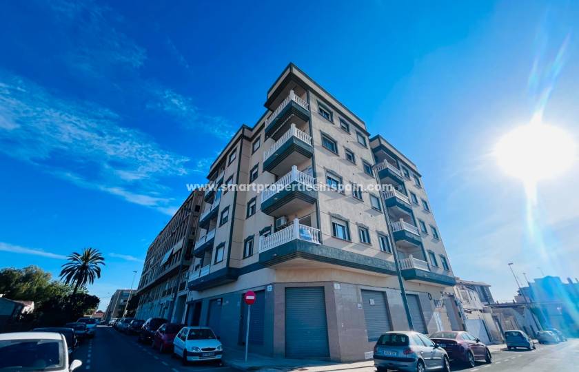 Investment opportunity to live near the sea and in the heart of nature! Discover this apartment for sale in La Marina Village