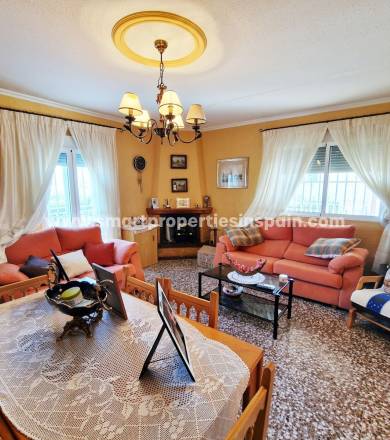 Enjoy an exceptional lifestyle in this independent villa for sale in La Marina urbanization